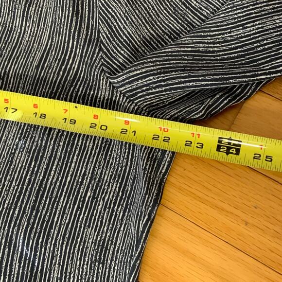 Banana Republic Blouse size large - Picture 6 of 6